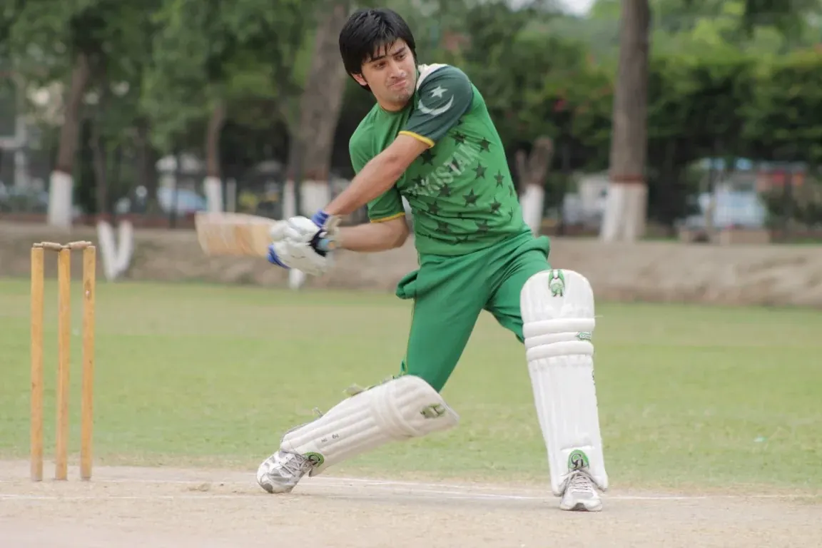 INU cricket players at the crease