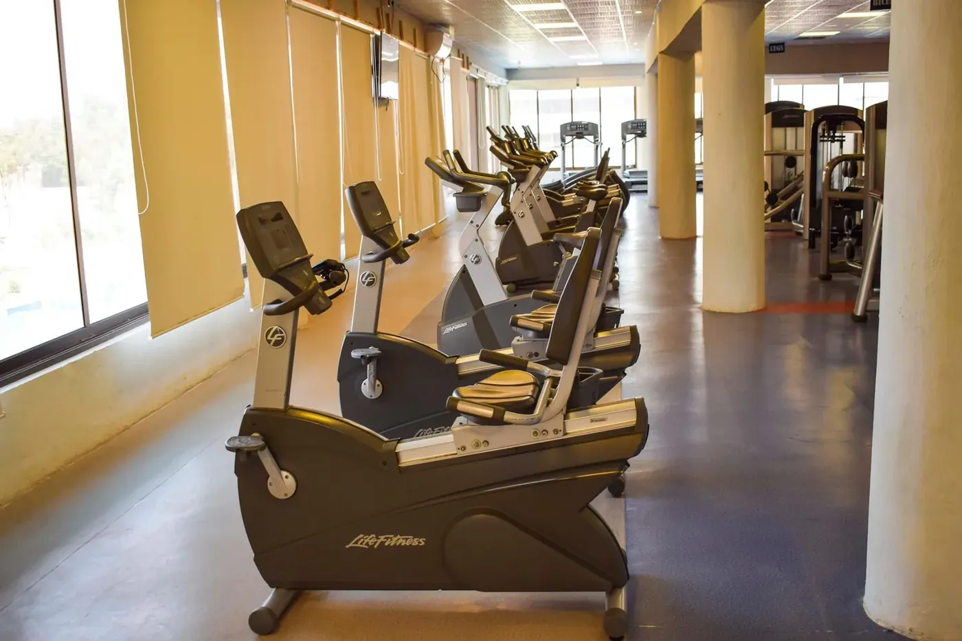 INU iGym main fitness floor